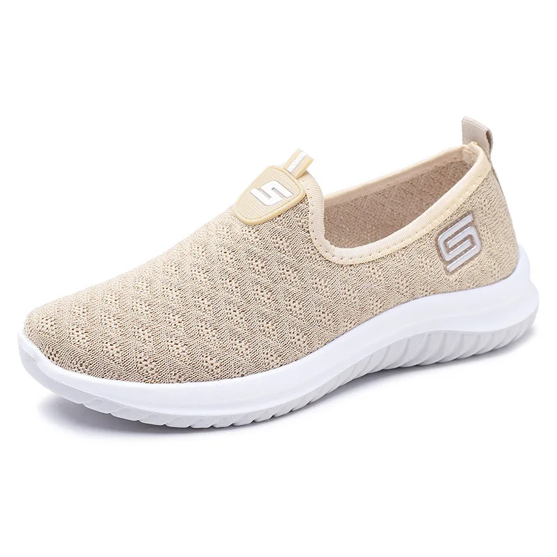 

The New Old Beijing Cloth Shoes Women's Soft Sole Slip-on Flying Fabric Breathable Mother Shoes for The Elderly Walking Shoes