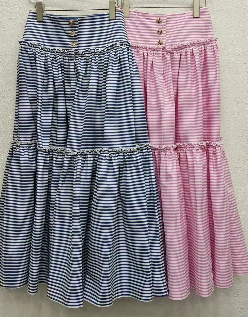 

Женская длинная юбка в полоску, декорированная юбка макси на пуговицах, с высокой талией и принтом в синюю и розовую полоску, весна 2024