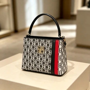 Borsa Tote Spaziosa per Donne in Vera Pelle, Qualità di Marca di Lusso, Collaborazione di Designer Famosi, Accessorio Elegante