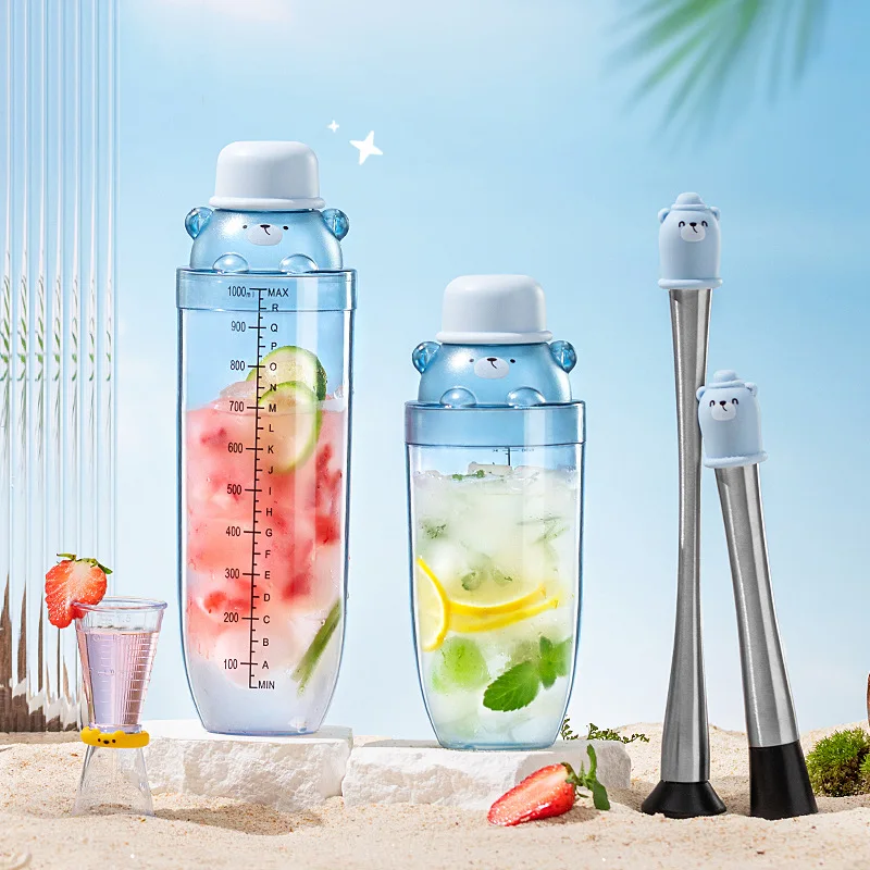 1PC 700ml/24oz Plastic Cocktail Shaker with Scale and Strainer Top, Clear  Plastic Cocktail Shaker Bottle Wine Mixer Bottle Cocktail Tea Measuring