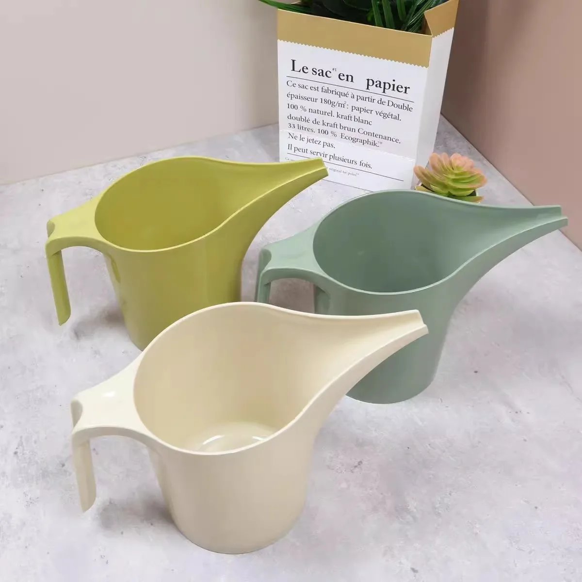Popular long-spout watering can, plastic sprinkler, long-spout flower watering cup, suitable for gardening and baking Popular long-spout watering can, plastic sprinkler, long-spout flower watering cup, suitable for gardening and baking