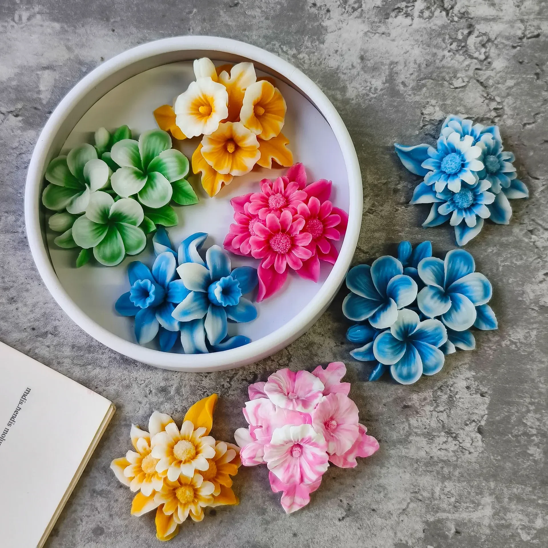 Aromatherapy candle mold Silicone candle molds Silicone candle mold Candle mold DIY Floral Resin Mold for DIY Aromatherapy Candles Diffuser Stones Plaster Handmade Soap Petal Resin Crafts and Home Decoration