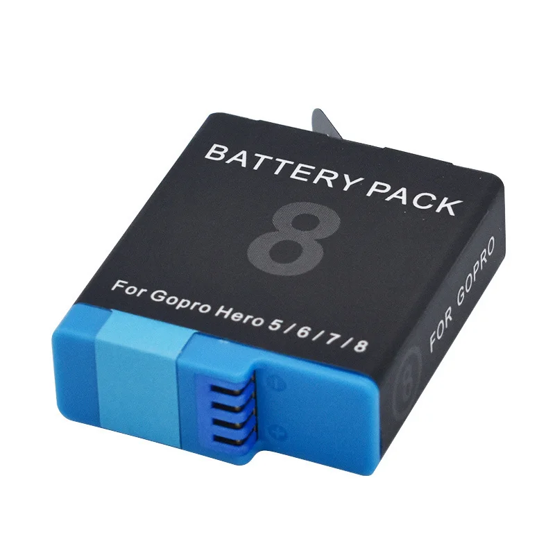 Chargeur de batterie GoPro avec double slot connecté à une source d'alimentation, avec deux batteries insérées en charge.