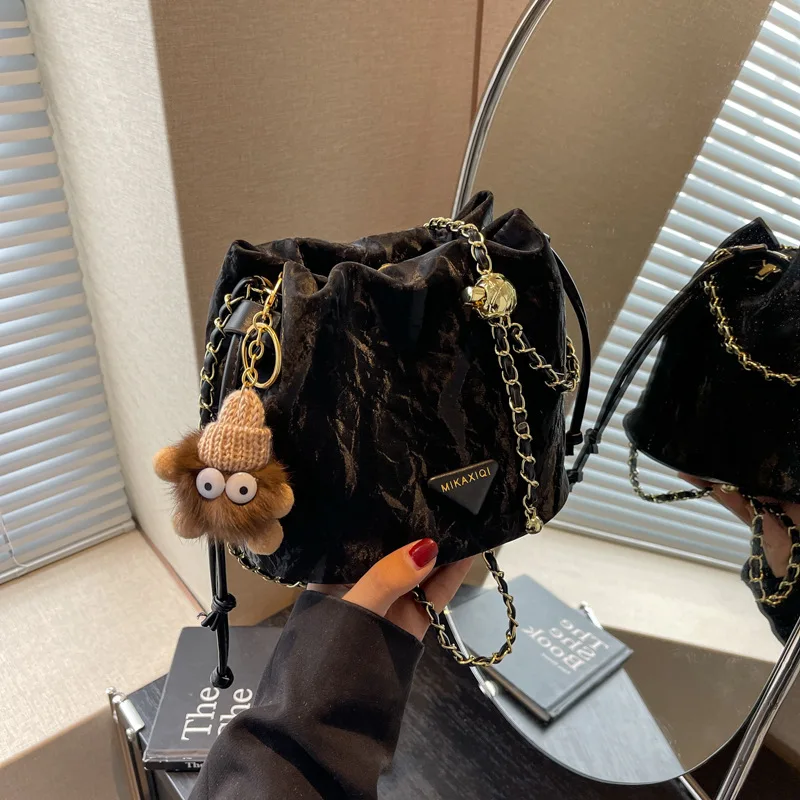 Niche Pull-Belt Chain Bucket Messenger Bag 2024 New Fashion All-Matching Casual Small Bags