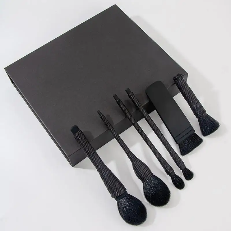 6Pcs/set Black Rattan Handle Makeup Brush Set Powder Blusher Loose Powder Eye Shadow Concealer Brush Professional Makeup Brush