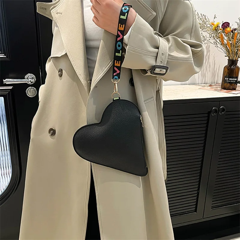 Women's Heart Shaped Coin Purse Cute Zipper Wallet Leather Change Purse Clutch with Wristlet