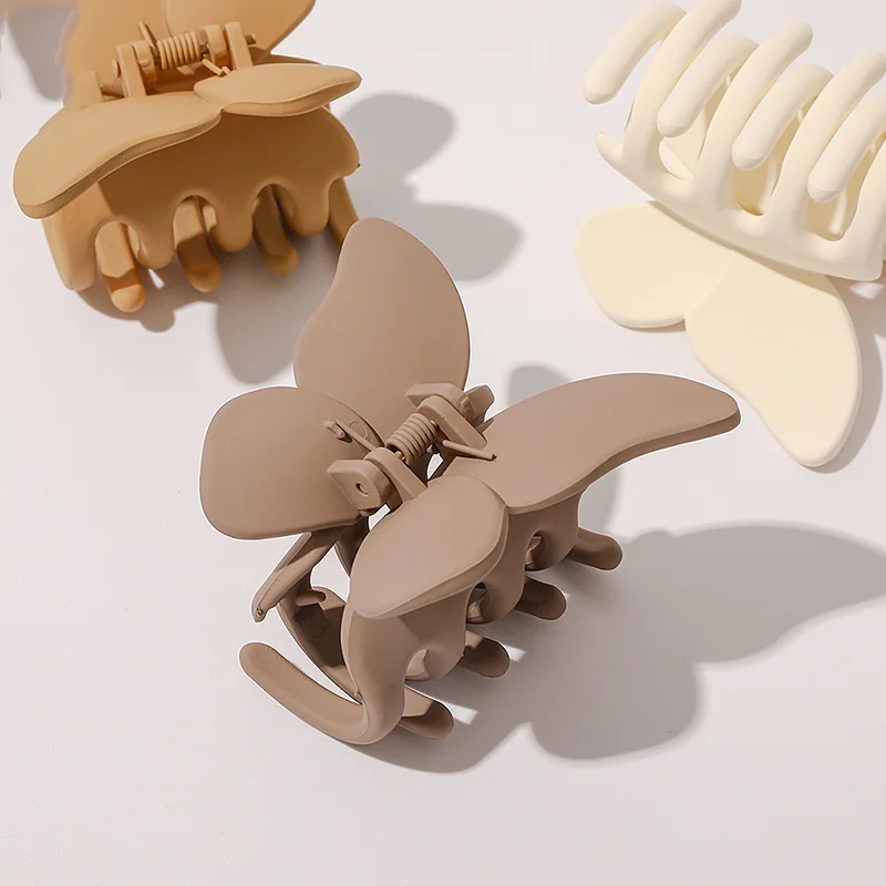 Рисунок 6 - Матовая заколка для волос в виде бабочки