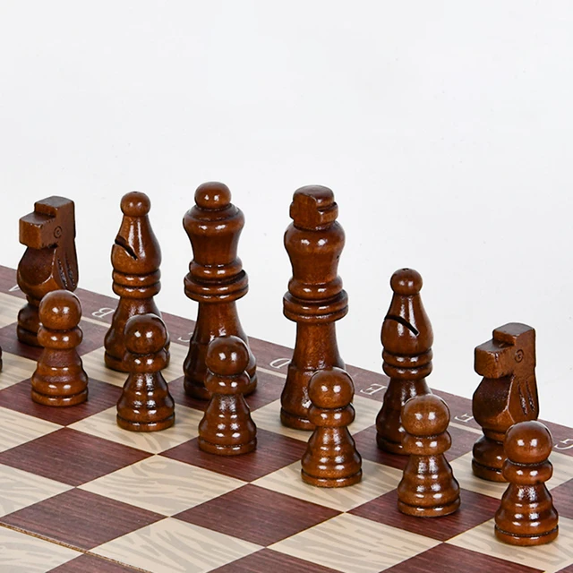 Jogo de xadrez magnético de luxo das crianças grande jogo de xadrez em madeira  jogo de xadrez Xadrez dobrável - China Jogo de xadrez e xadrez preço
