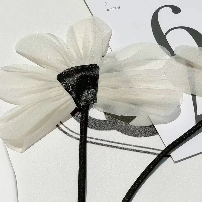 Metal brooch Fashion brooches Elegant Women's Mesh Flower Brooches Pins with Metal Buckle Fashion Cloths Fabric Collar Flower Female Clothing Accessories