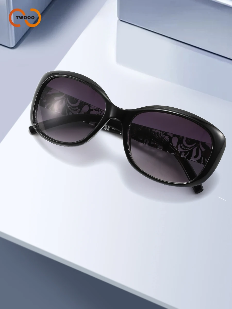 Chic Oval-Frame Women's Sunglasses with Unique Pattern Design