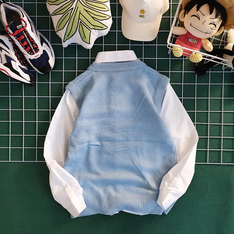 Description Picture 4 of itemSweater Vest Men Vintage Korean Style Cozy Stylish Preppy V-neck Autumn Loose Sleeveless Clothing Knitwear Retro Clothing V09