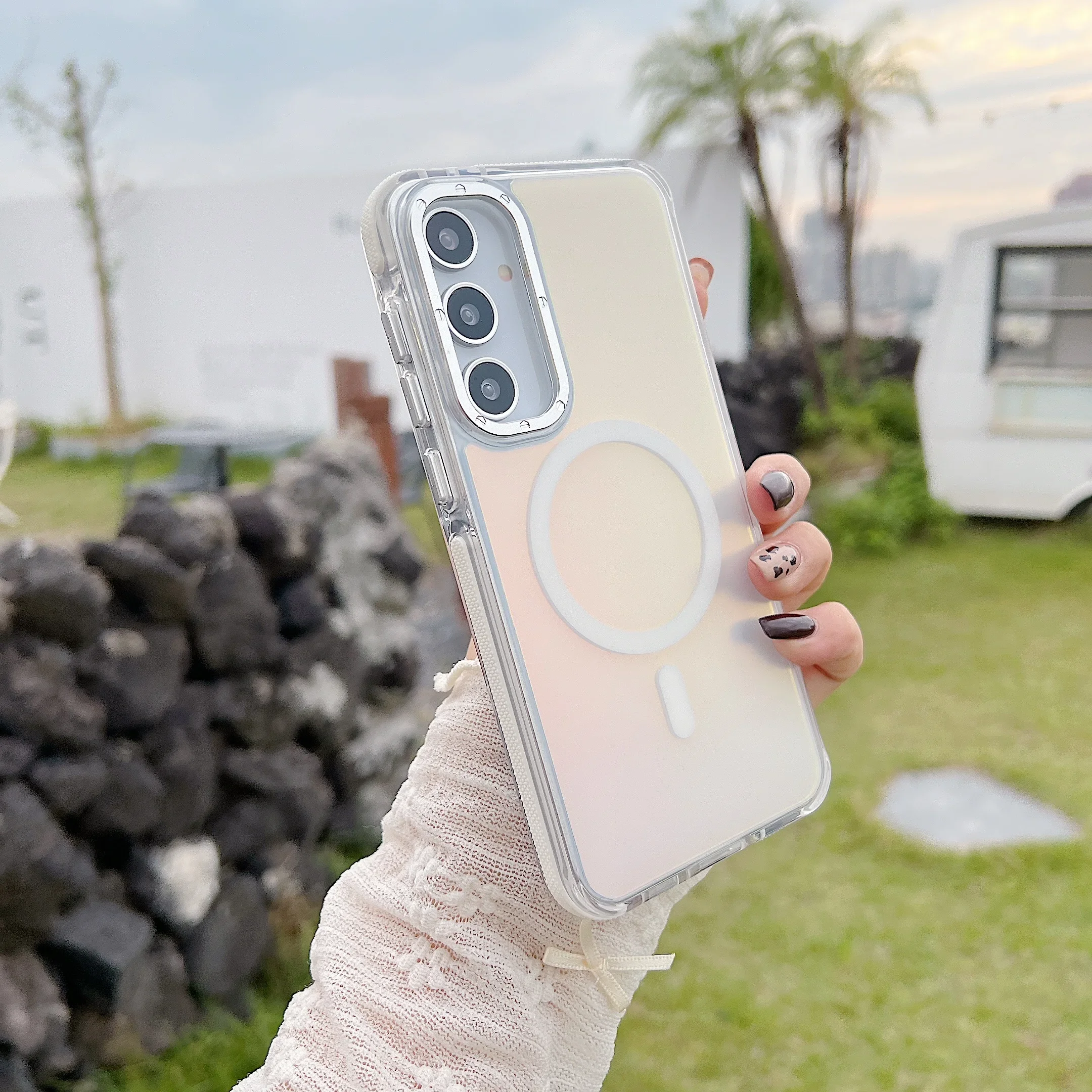 Aurora Magnetic Phone Case with Wireless Charging Capability