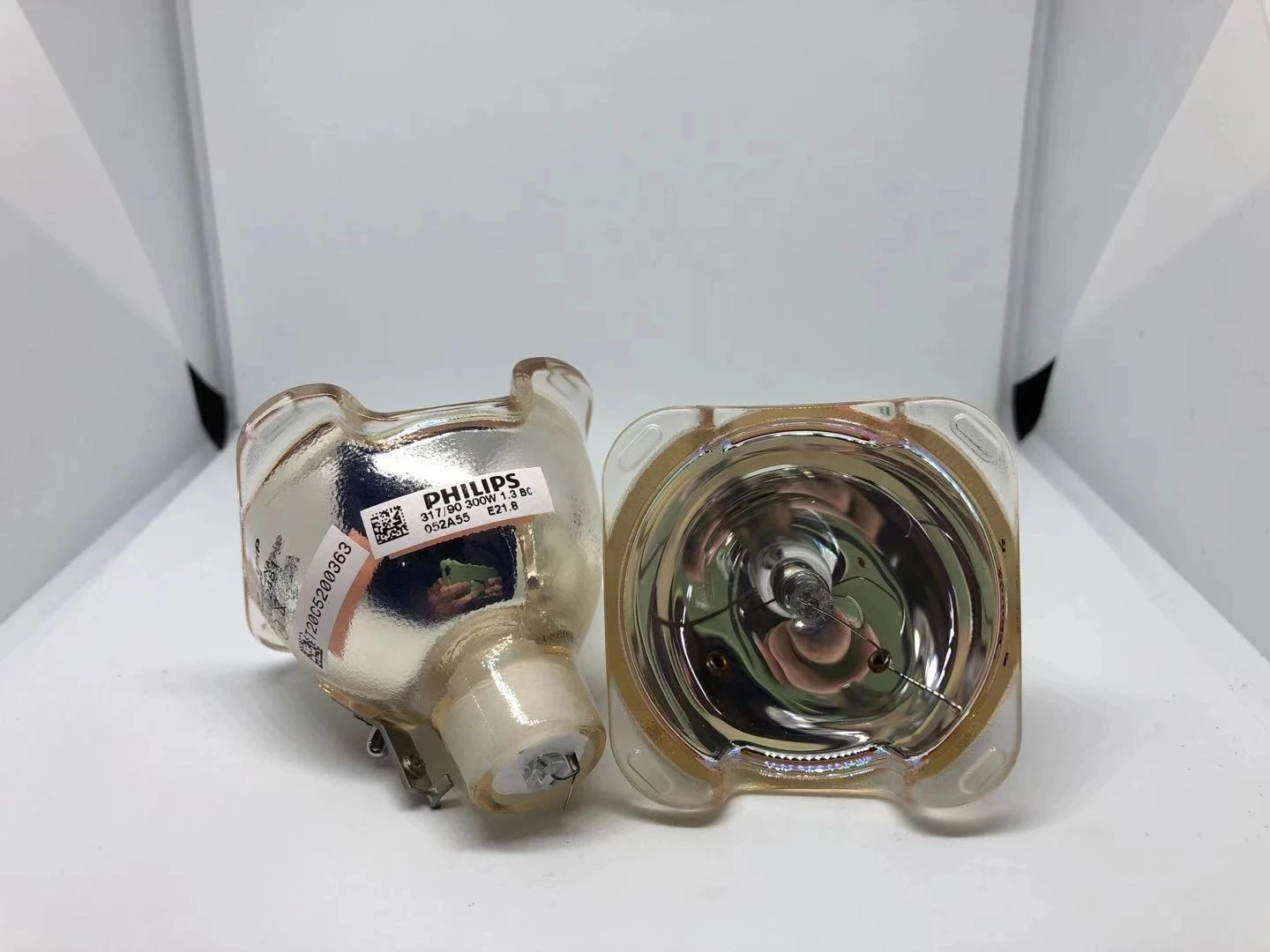 

Original UHP 300 watt Projector Lamp for SIM2 CRYSTAL 35 Projector