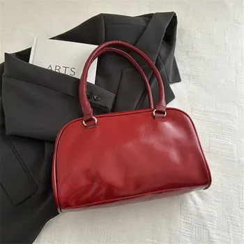 حقيبة أنيقة للإبط باللون الأسود للنساء حقيبة حمل كلاسيكية مثالية للفصول الأربعة حقيبة كتف يومية بجيوب مزدوجة حقيبة يد لامعة من البولي يوريثان 5