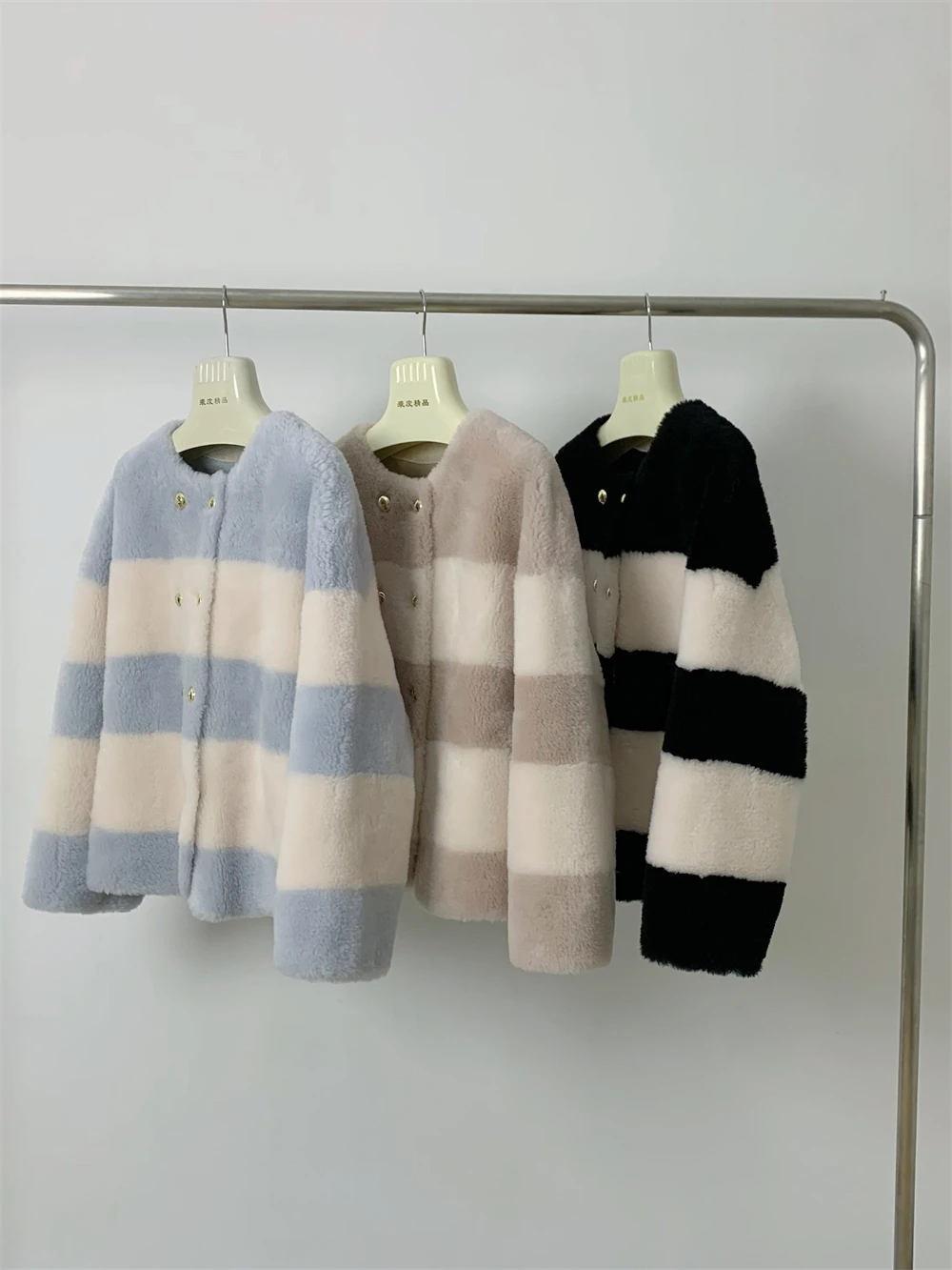 

Naifu Shuangpin Double Row Gold Button Fur Coat for Women's Winter Sheep Fleece Cutting Lamb Wool Coat with Young Wool New Y34