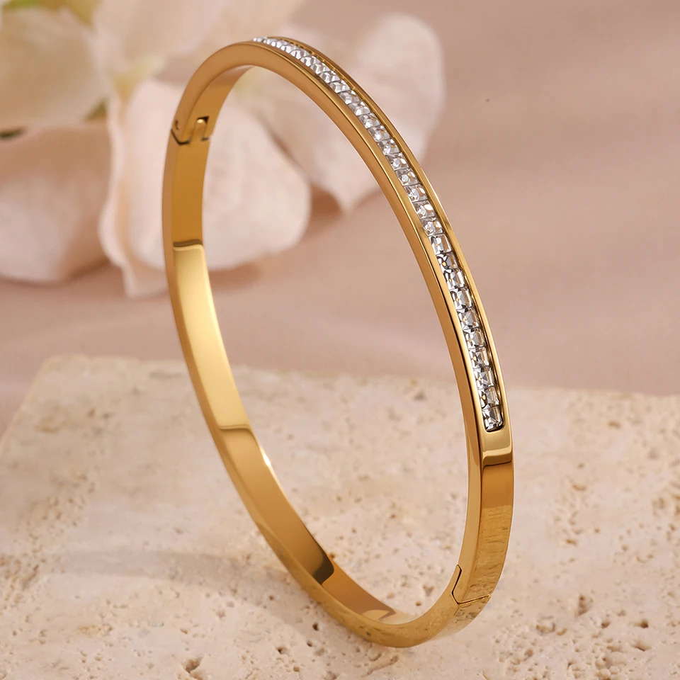 طقم أساور ذهبية فاخرة بتصاميم متنوعة