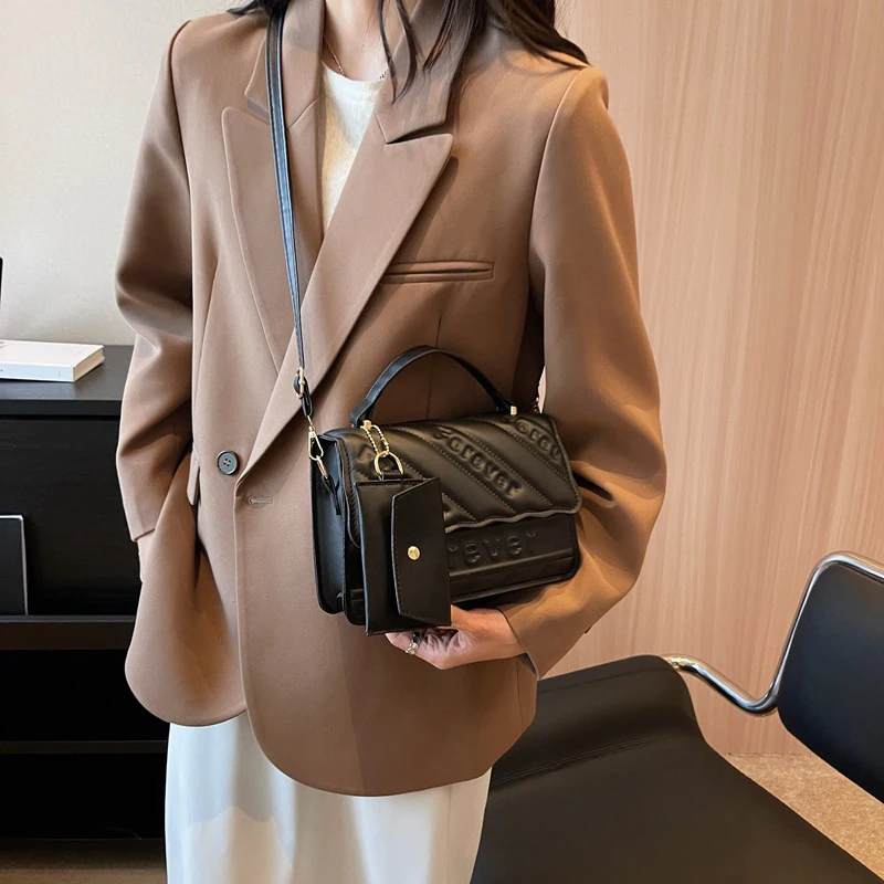ショルダーバッグ・ポシェット ^LEATHERY^ Fuse compact nylon shoulder bag BLACK LRBG3203BK Bermosa]マルチポケット ナイロン スクエア ショルダーバッグ