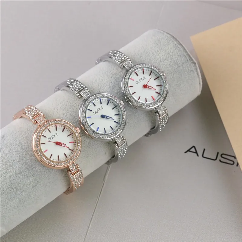 2023 Year  New Style Crystal Ladies Watches For Women Girl Simple Slim Stainless Steel Watchband Quart Charm Diamond Wristwatch