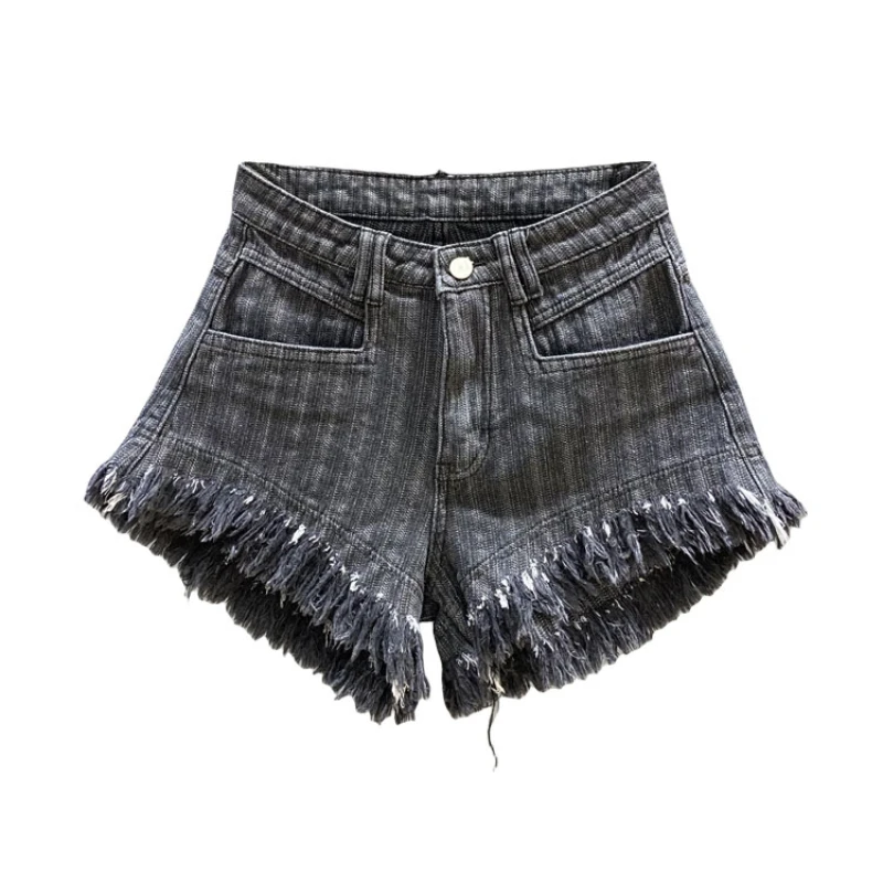 Рисунок 6 - Потертые модные джинсовые шорты для женщин