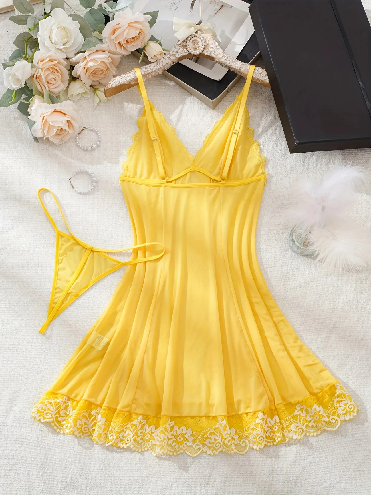 Läpinäkyvä pitsinen rintaliivit ja stringit setti babydoll_voghion.com