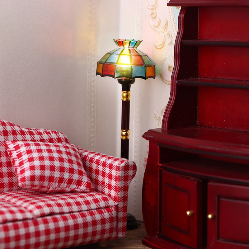 1:12 Dollhouse Retro European Style Mini LED Lamp Double-head Flower Ceiling Light Lamp Live Room Standing Lamp (with Battery) 3