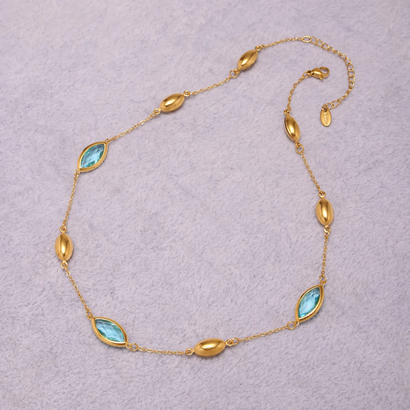 Schicke Halskette aus Edelstahl mit Augenform-Anhänger für Damen, luxuriöses tschechisches Glas, vergoldet, Charm-Hochzeitsbankett-Schmuck – Detail 8