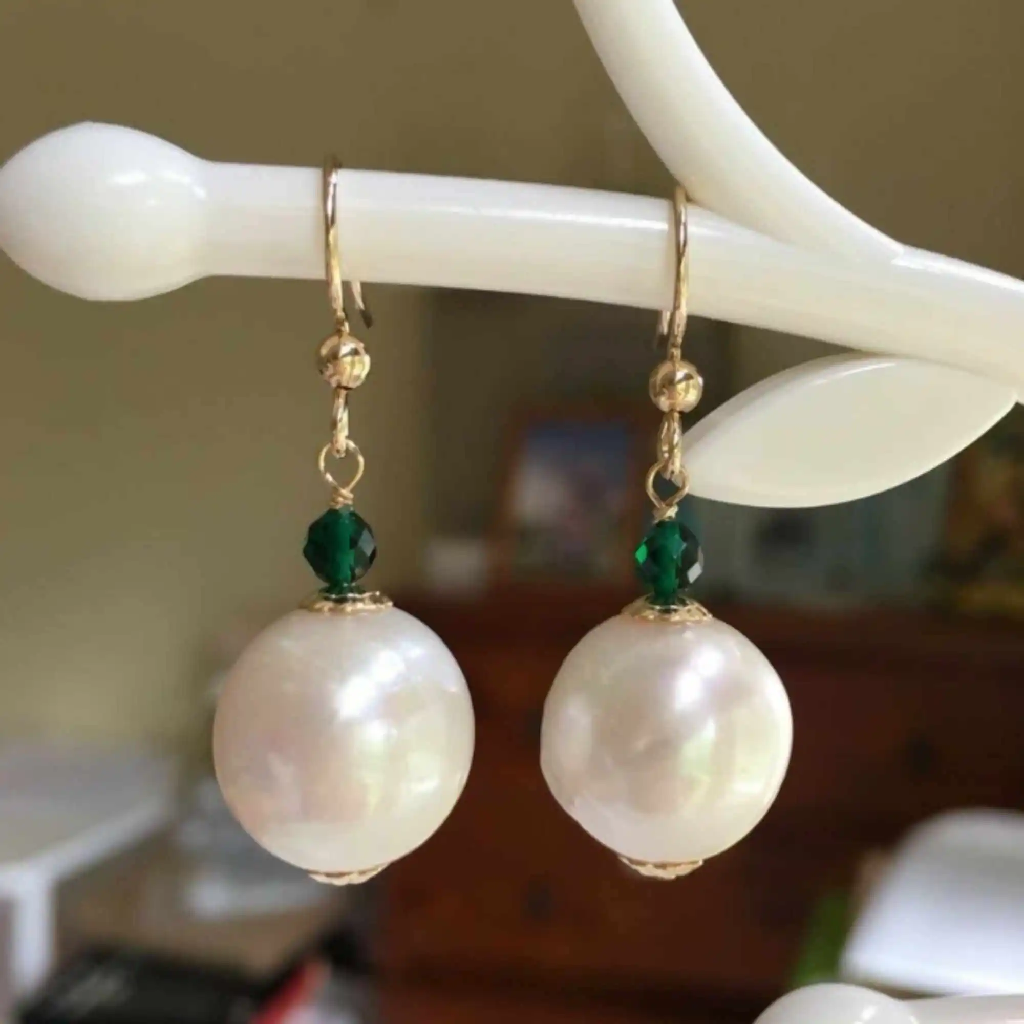 

14-15mm White Baroque Freashwater pearl emerald 14k gold earring CARNIVAL Thanksgiving Lucky Gift Holiday gifts Jewelry Hook