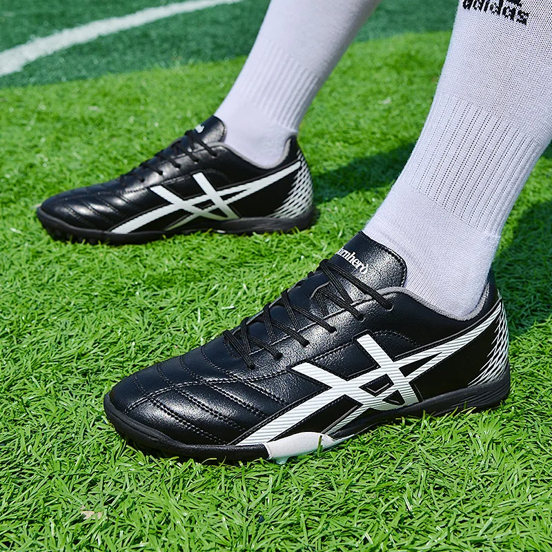 New Fashion Low Football Shoes Men Women Grass Long Spike Soccer Sneakers Outdoor Light Futsal Cleats football shoes