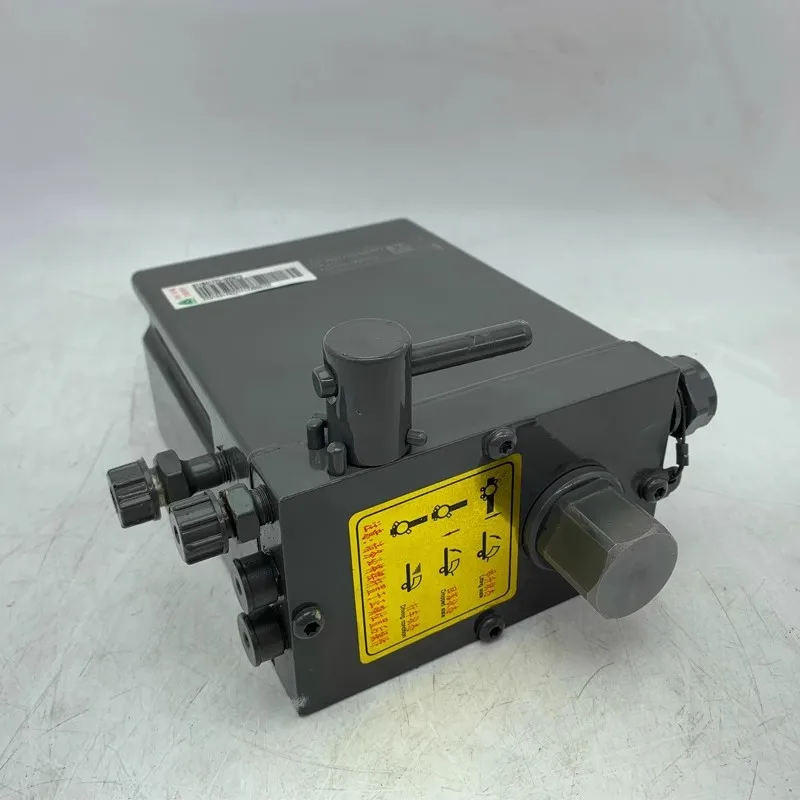 SRTKさん専用 712W25441-6048 Sitrak C7h Driving Assistance Sensor Housing