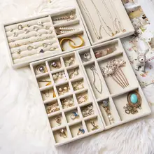 

Multi-grids Jewelry Display Box Dustproof Wood Easy to Clean Jewelry Storage Box for Bracelet