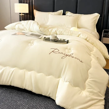 High Quality Quilted Autumn Winter Comforter Queen Size Soft Fluffy Duvet Insert Letter Embroidered Thickened Warm Quilt for Bed