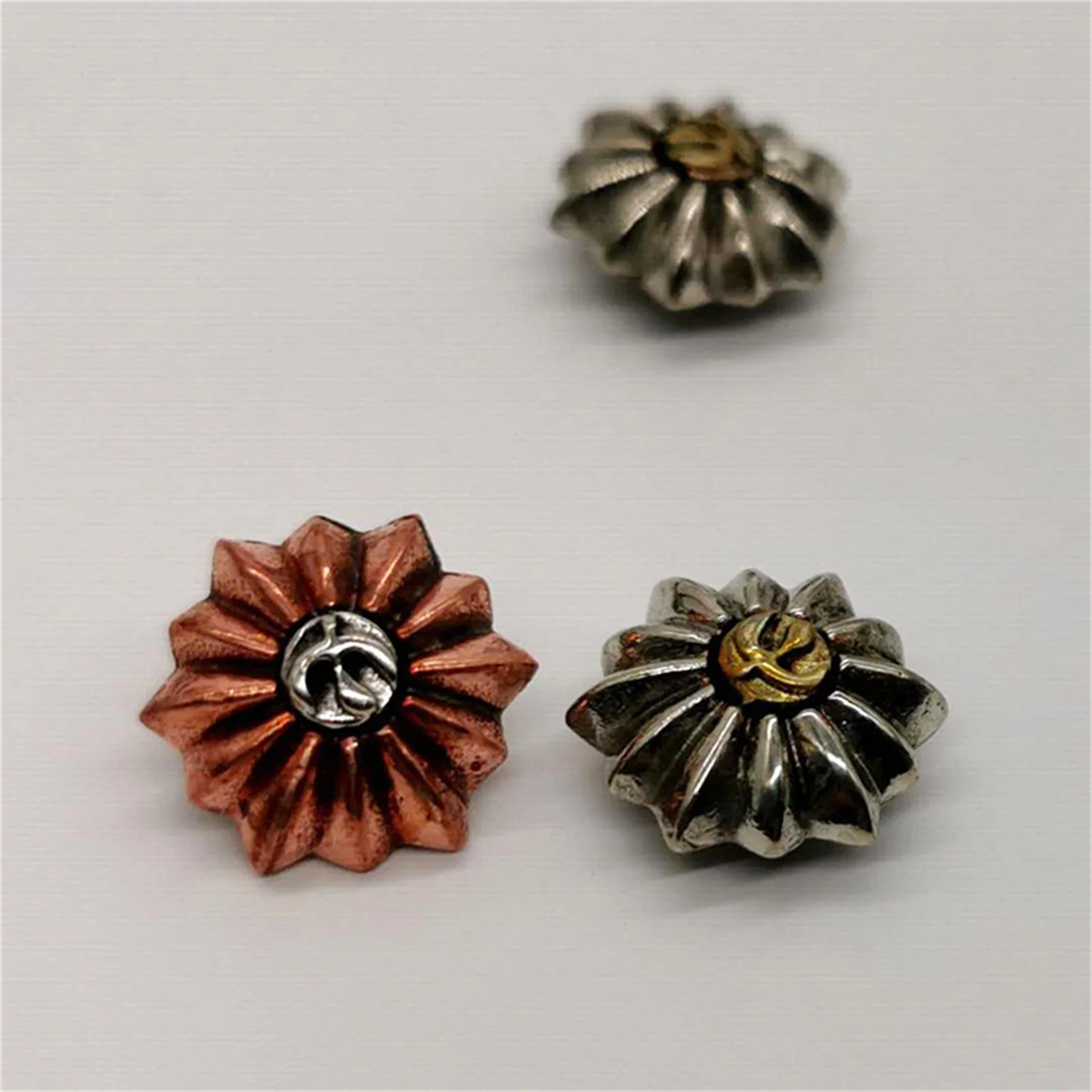 

Flower Concho Daisy Rivets Screw Back Fastener Studs For Leather Craft Decoration