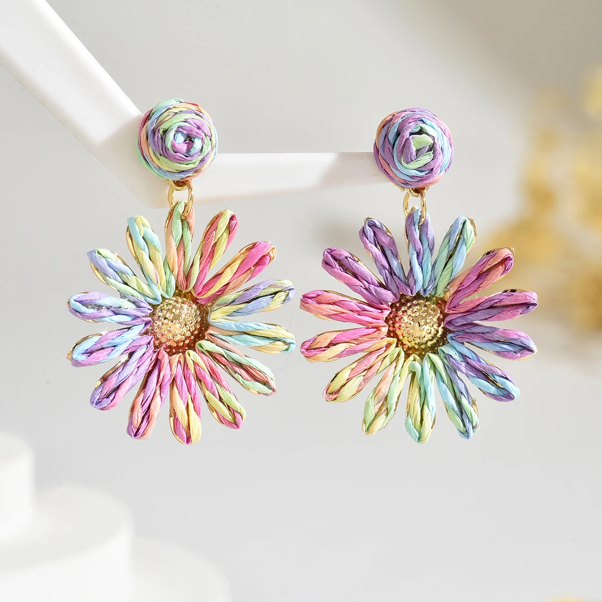 Fashion Elegant Daisy Flower Raffia Rattan Earrings for Women Bohemia Handmade Floral Pendant Earrings Summer Beach Jewelry Gift