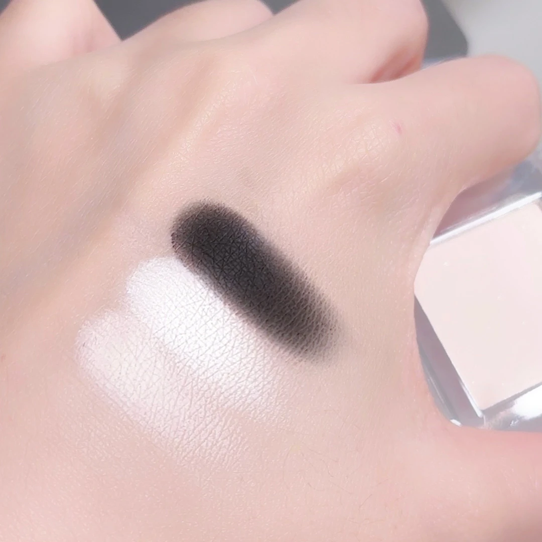 Eye shadow INS smoky monochrome black and white soot nude matte brightening base