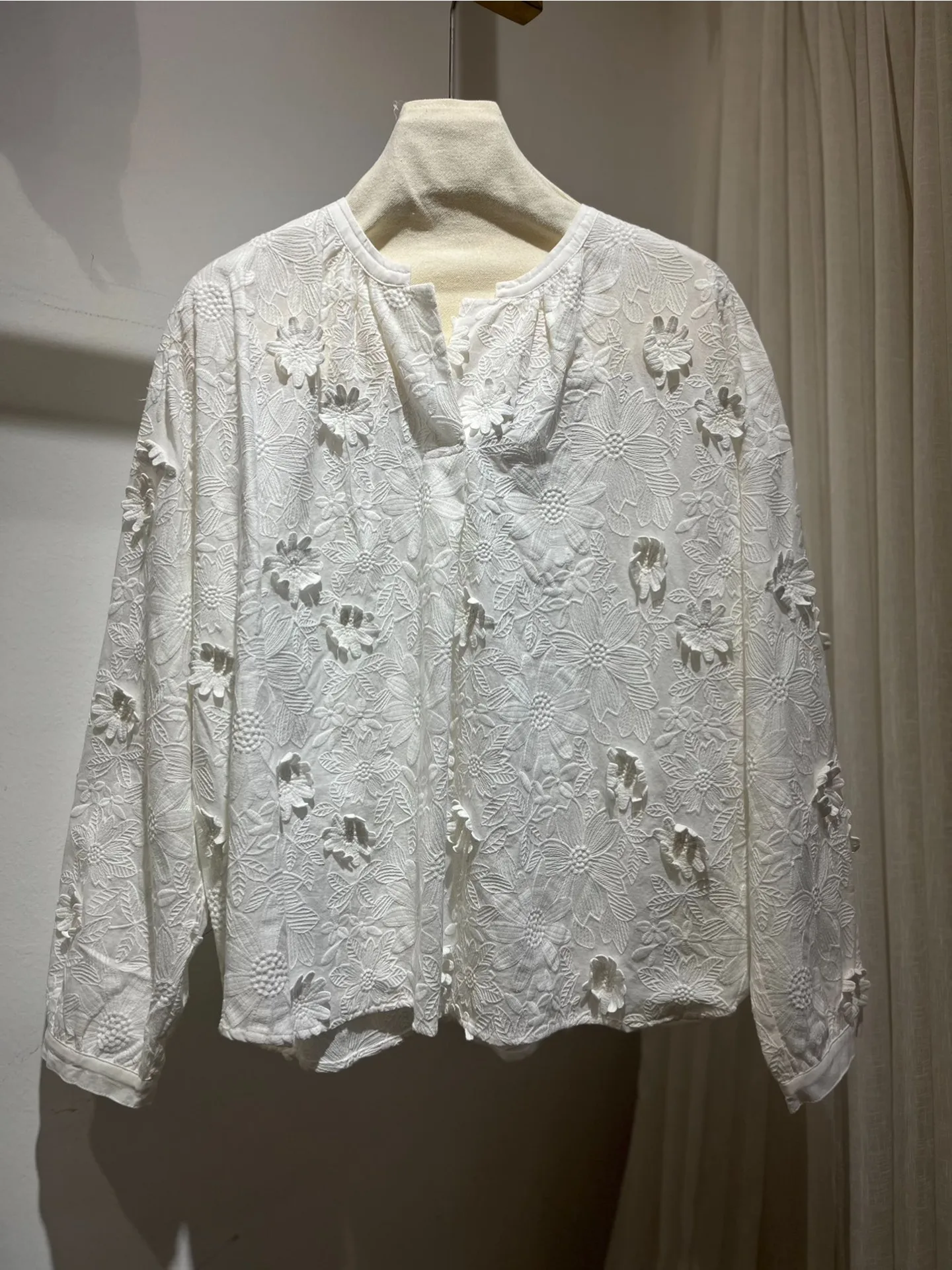 

White Three Dimensional Flowers Embroidert Long Sleeve Blouse Elegant Fashion Women 2024 Spring Summer High Quality Clothing