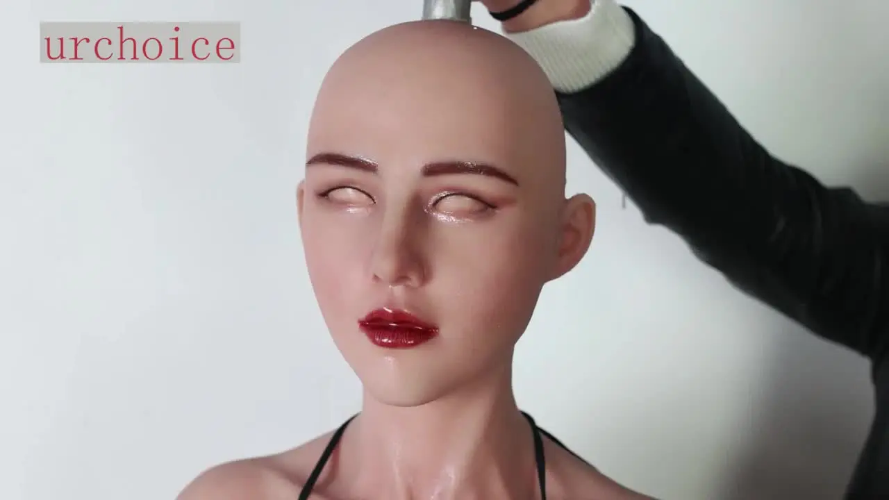 Өте қалың әтеш мысықты жыртып тастайды Ерекше кеуде пішіндері бар жалаңаш әйелдер