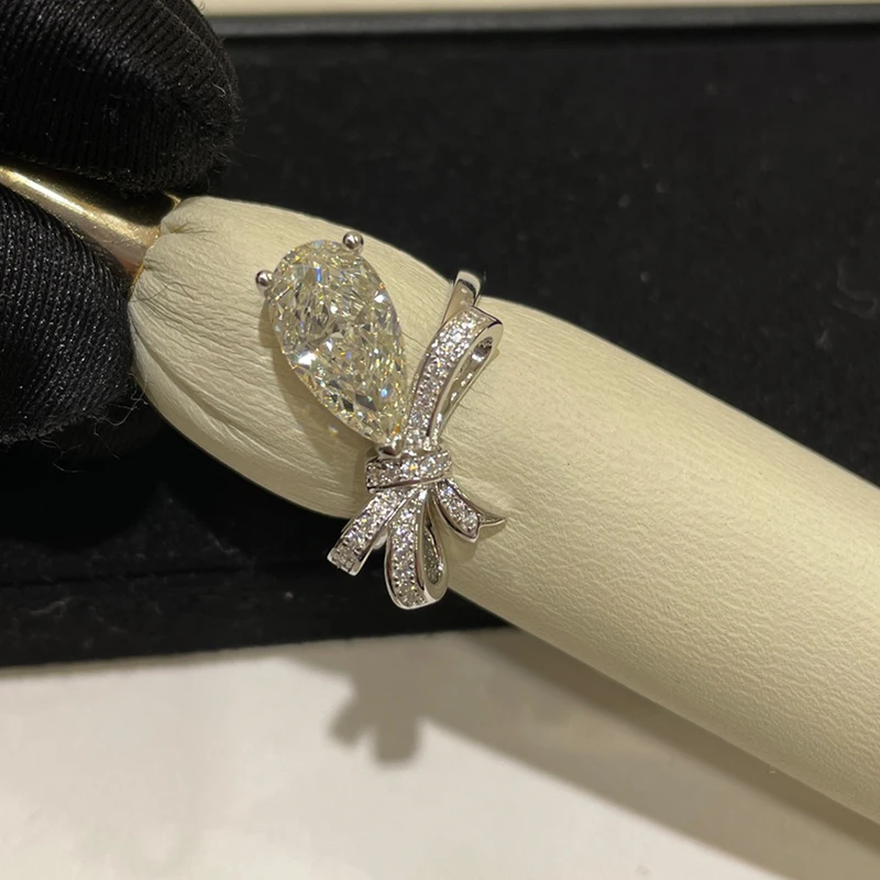 ΠΠ΅Π½ΡΠΊΠΎΠ΅ ΠΊΠΎΠ»ΡΡΠΎ-Π±Π°Π½Ρ ΠΈΠ· ΡΠΈΡΡΠΎΠ³ΠΎ ΡΠ΅ΡΠ΅Π±ΡΠ°, 2023 ΠΠ΅Π½ΡΠΊΠΎΠ΅ ΠΊΠΎΠ»ΡΡΠΎ-Π±Π°Π½Ρ ΠΈΠ· ΡΠΈΡΡΠΎΠ³ΠΎ ΡΠ΅ΡΠ΅Π±ΡΠ°, 2023