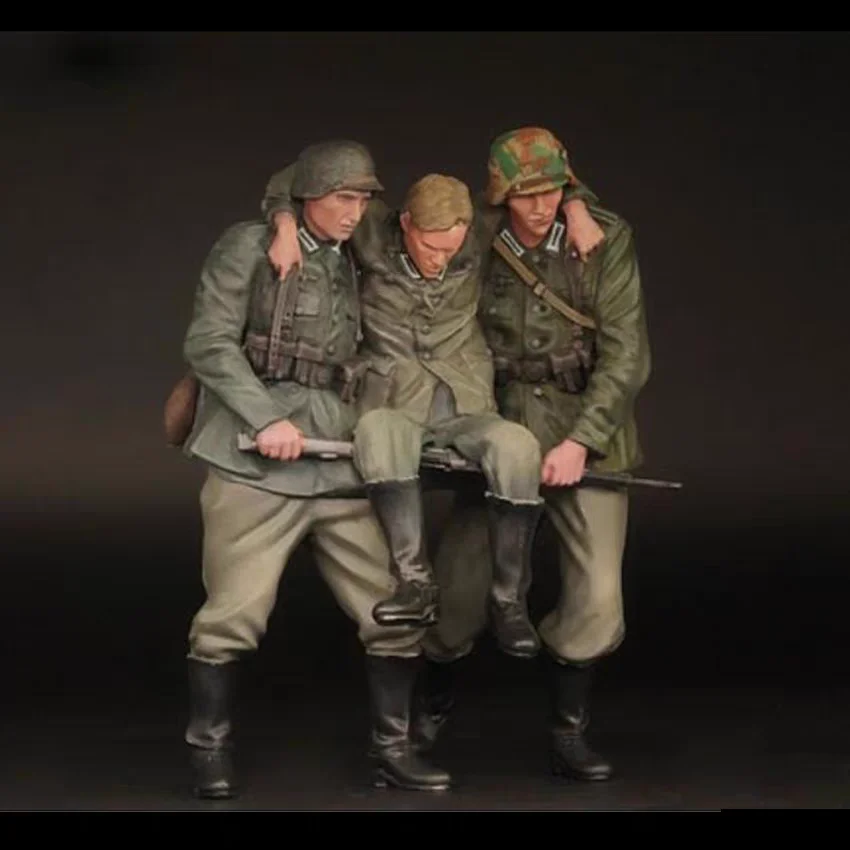 1/35 resin figures model WW II Soldiers 2 man and prisoner unassembled unpainted