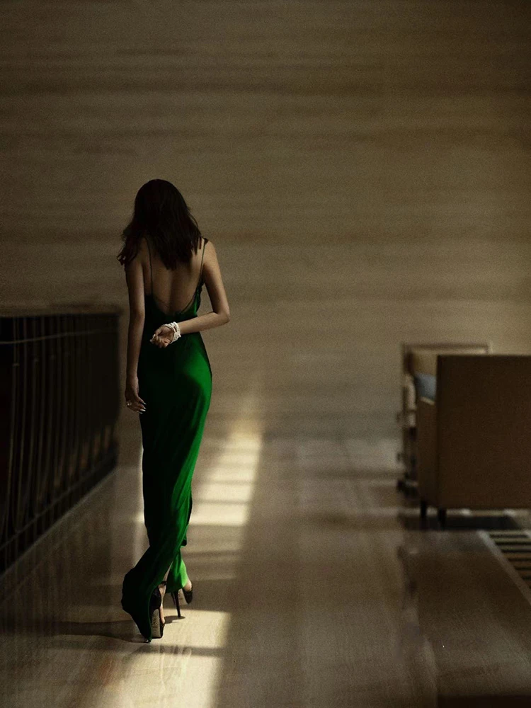 

High End Customized Assembly Line with Ultimate Elegance and Leaky Back, 100% Silk Suspender Dress, Long Dress