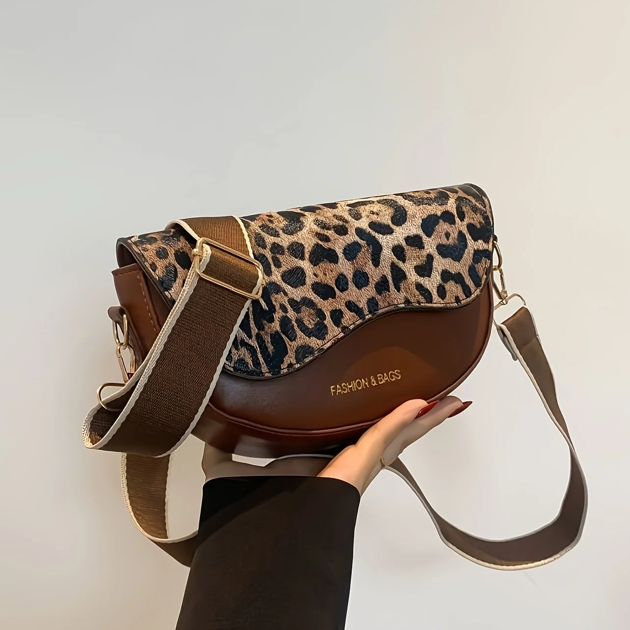Classic leopard print crossbody bag, small crossbody bag, perfect synthetic leather for outdoor streetwear and holiday gifts.
