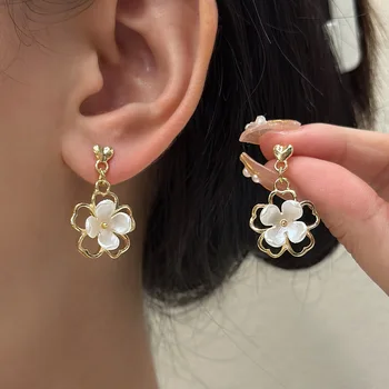 2024 New fashion hold flower earings women gender ceremony senior sense early warming party jewelry gift hot selling 1