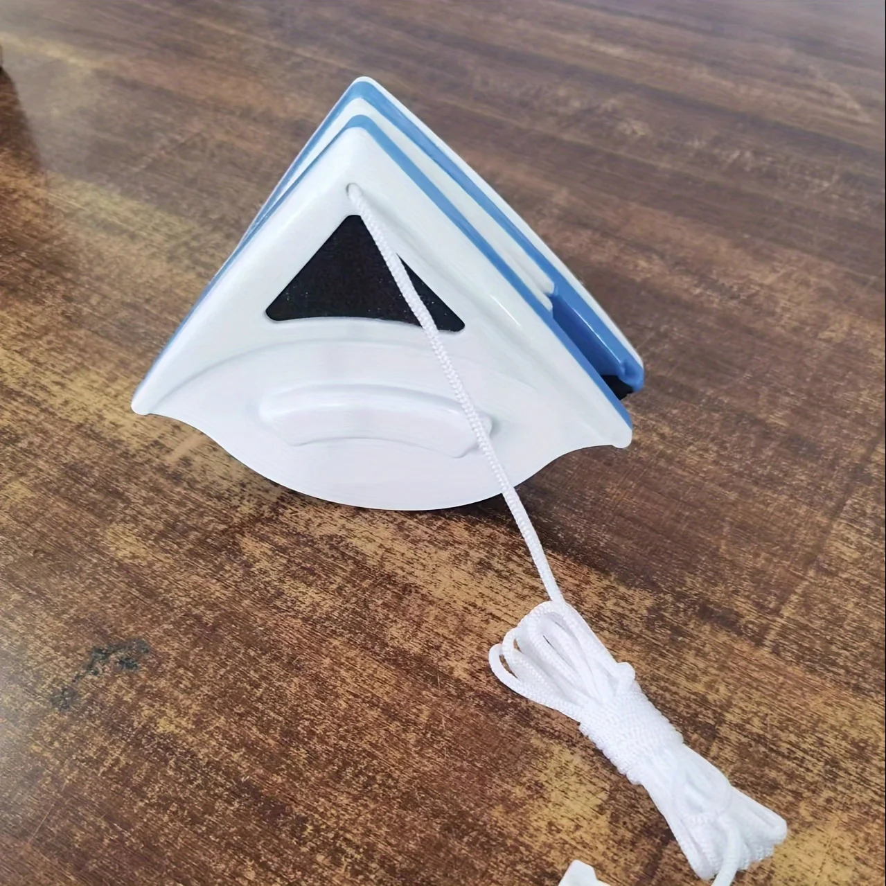 Window Cleaner Double-sided magnetic window cleaner Glass cleaning tool with a wiping cloth for single-pane windows 3-5mm thick.