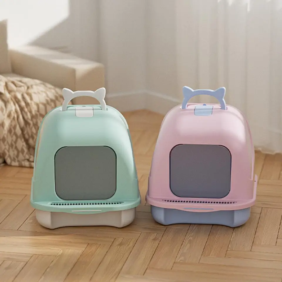 Spacious Enclosed Cat Litter Box with Scoop