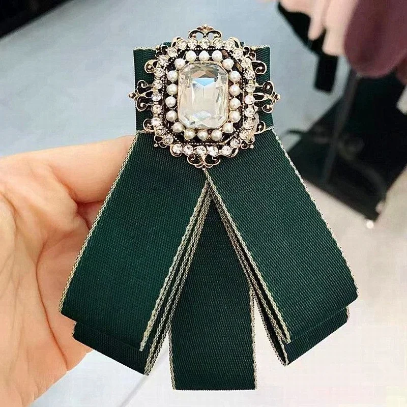 

Simple Korean Girl Retro Palace Cloth Imitation Pearl Brooch Bow Tie for Women Vintage Fashion Shirt Accessories