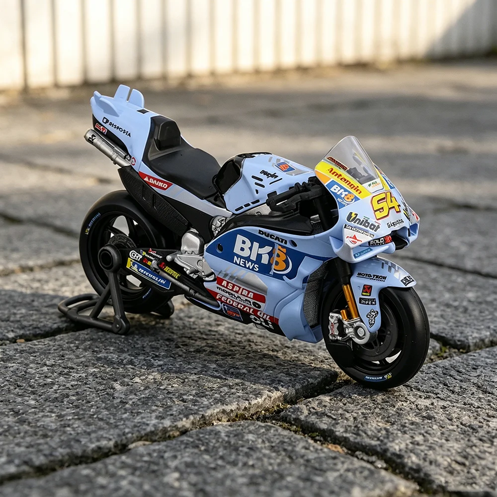 Die-Cast 1:18 Scale Racing Motorcycle Collectible Toy by Maisto