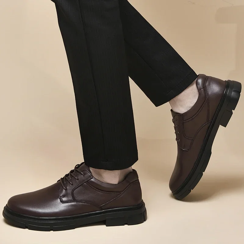 

2023 High Quality Shoes for Man Cross-tied Men's Casual Fashion Solid Round New Light Leather Casual Shoes Zapatos De Hombre