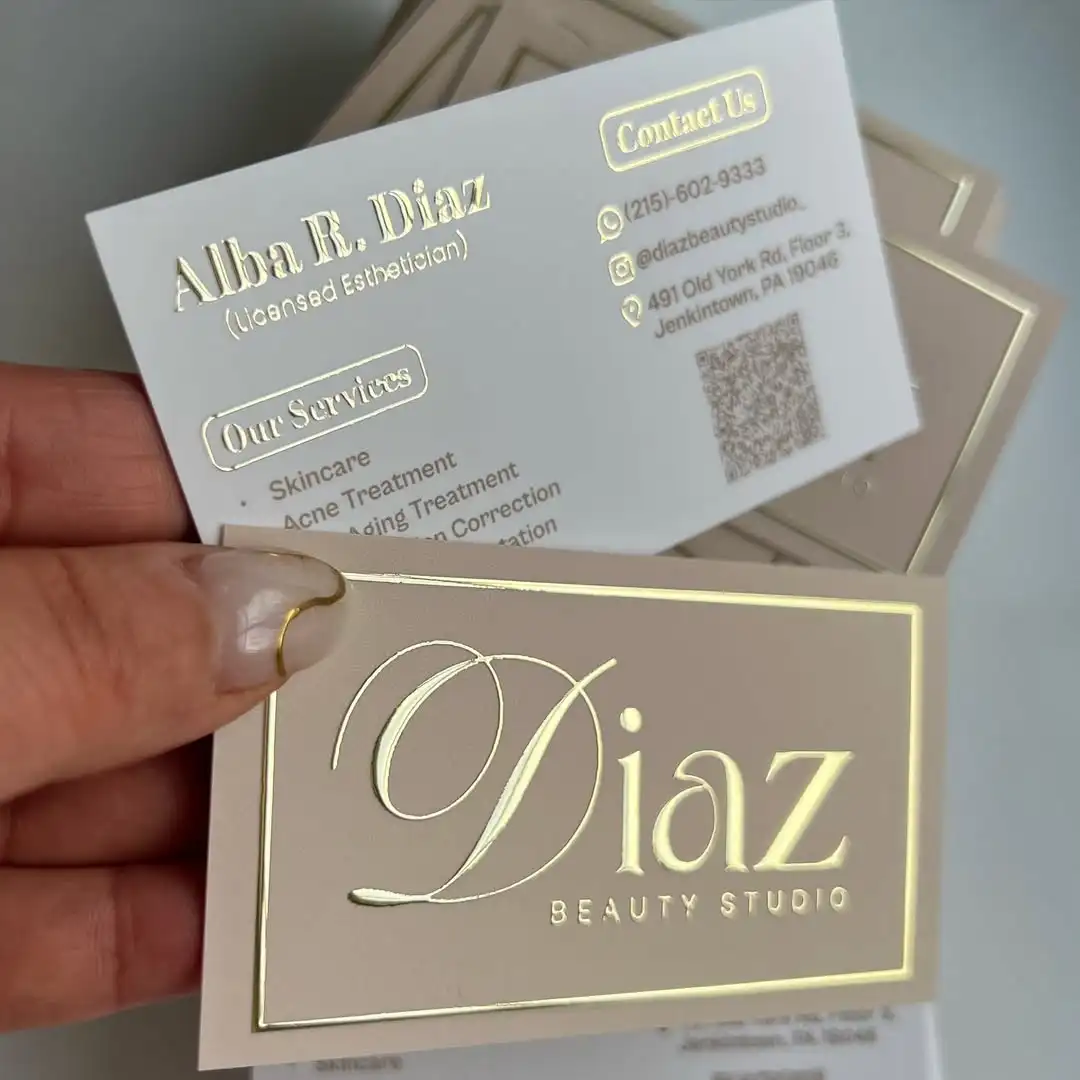 Custom Raised Foil 3D Gold or Silver Business Cards for Beauty Personalized Foil Loyalty Cards Printing with Logo Gift Vouchers