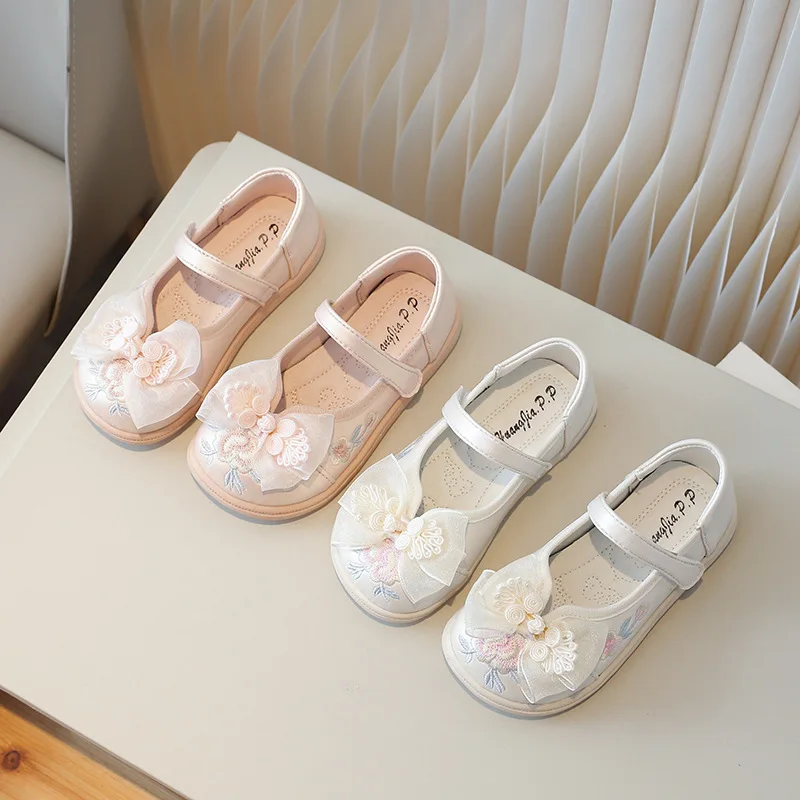 Little Girls Soft Leather Shoes Kids Mary Janes Embroidery Flowers Traditional Chinese Style Princess Hanfu Shoes Child H06135