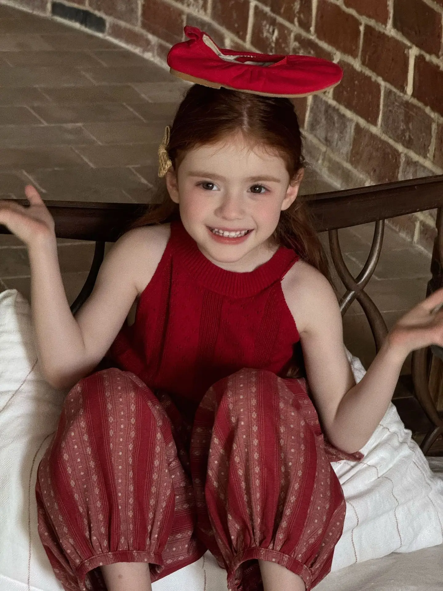 2025 여름 새로운 어린이 의류 소녀 면화 얇은 니트 교수형 목 조끼 어린이 편안한 니트 서스펜더 탑