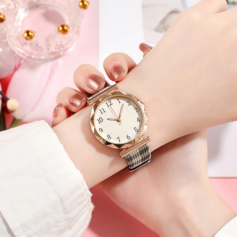 

NEW Women Watches Simple Vintage Small Leather Strap Casual Sports Wrist Clock Dress Feminine Wristwatch Reloj Mujer